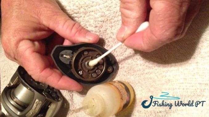 How to clean your fishing reel