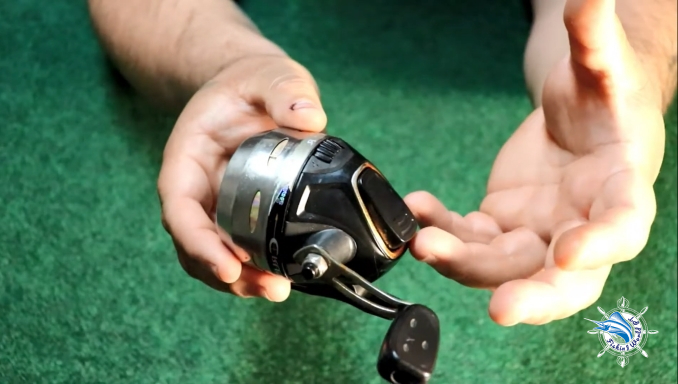 What is a closed face spincast reel