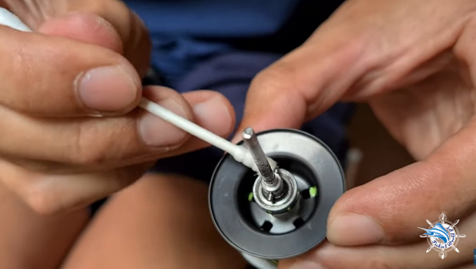 How to clean a baitcasting reel