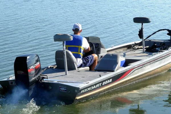 Are Bass Boats Safe for Rough Waters