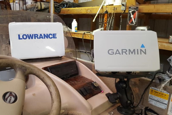 Lowrance vs Garmin Fish Finder