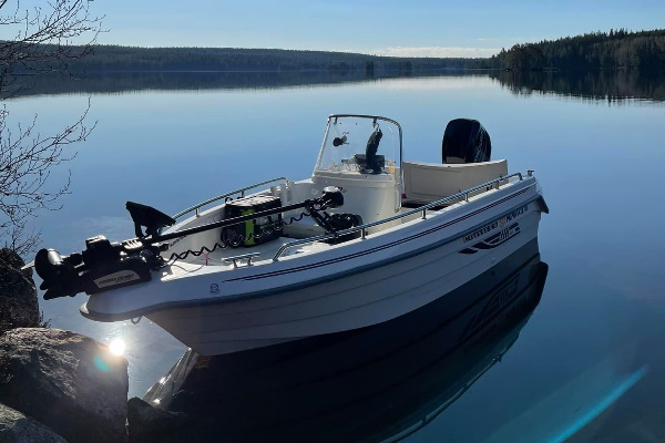 What size trolling motor do I need for a 20-foot boat